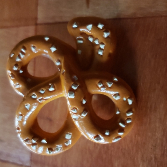 Vintage Hallmark Snack Pretzel Pin - Picture 2 of 5